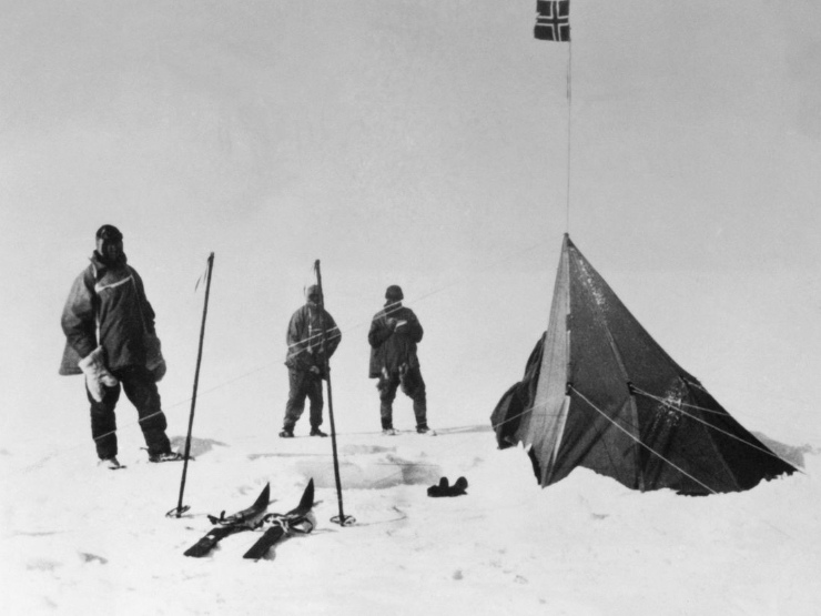 Ronald Amundsen/Robert Falcon Scott at base camp